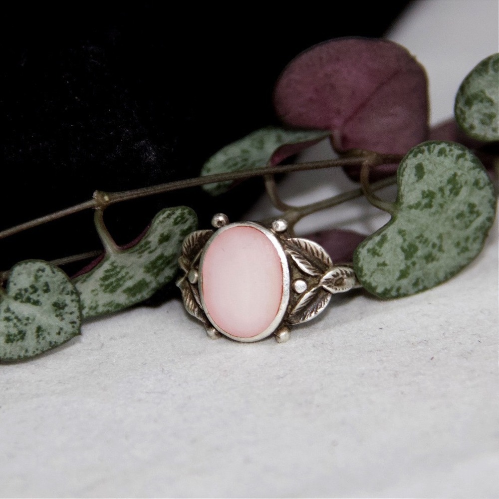 Vintage Sterling Silver Pink Oval Cabochon Leaf Ring Size 7.75 Botanical Boho